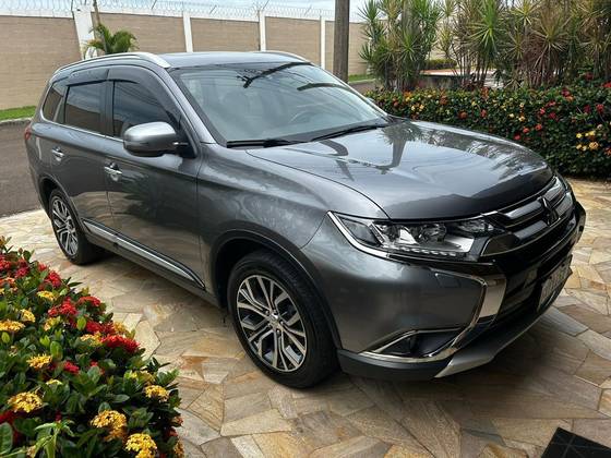MITSUBISHI OUTLANDER 2.2 4X4 16V DIESEL 4P AUTOMÁTICO MITSUBISHI OUTLANDER 2.2 4X4 16V DIESEL 4P AUTOMÁTICO